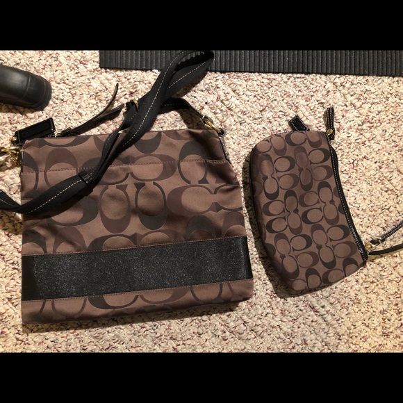 Coach Signature File Bag with Matching Wristlet - Picture 4 of 7